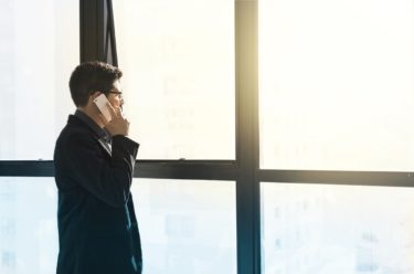 「警護」と「エスコート」