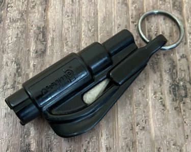 自動車用緊急脱出ツール「レスキューミー」