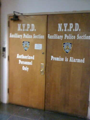 ニューヨーク市警でボランティア